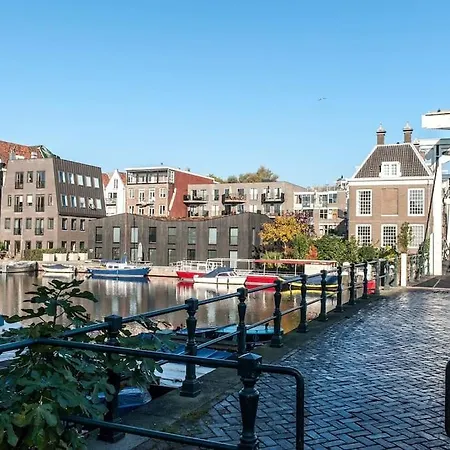 Private Canal Loft, Old Center 아파트 *