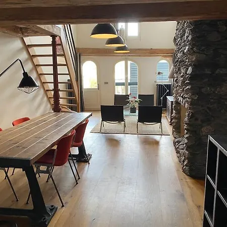 Private Canal Loft, Old Center * אמסטרדם