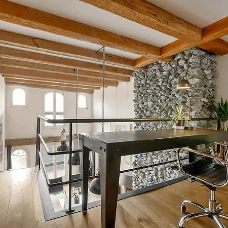 Private Canal Loft, Old Center