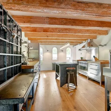 Private Canal Loft, Old Center Apartamento Amesterdão